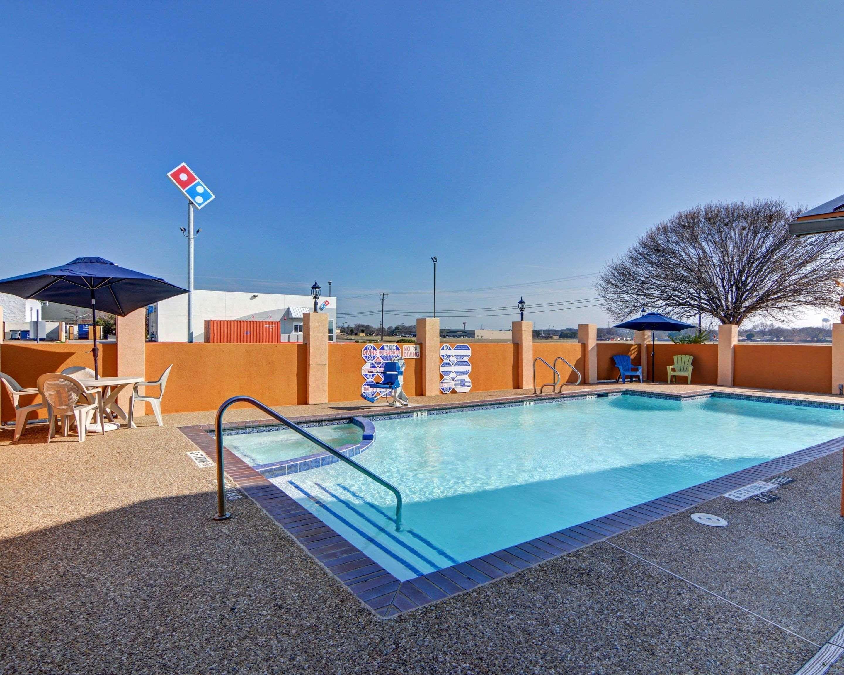 Quality Inn Forest Hill - Fort Worth South Extérieur photo