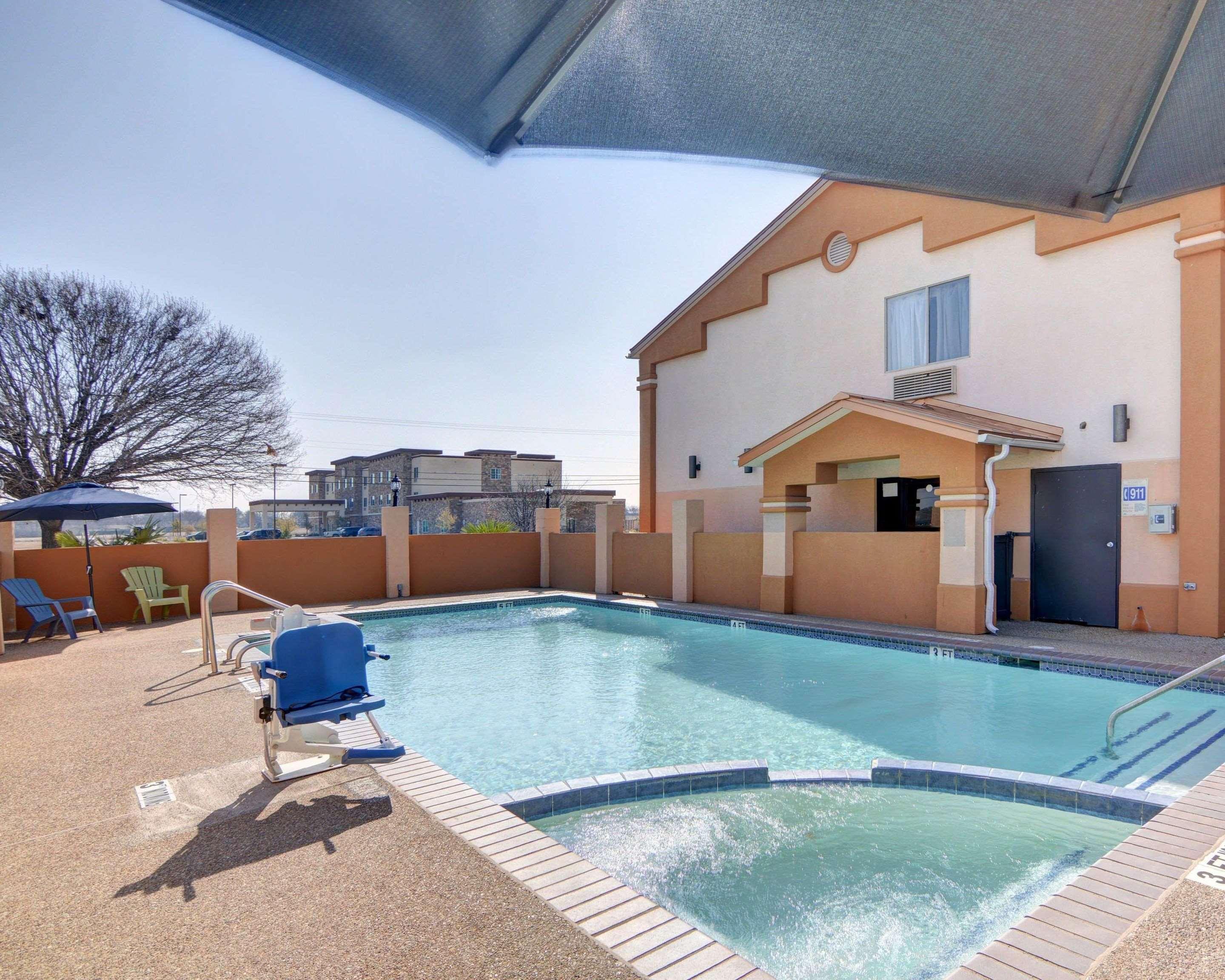 Quality Inn Forest Hill - Fort Worth South Extérieur photo